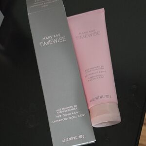 Mary Kay Timewise Age Minimize Cleanser in Pink